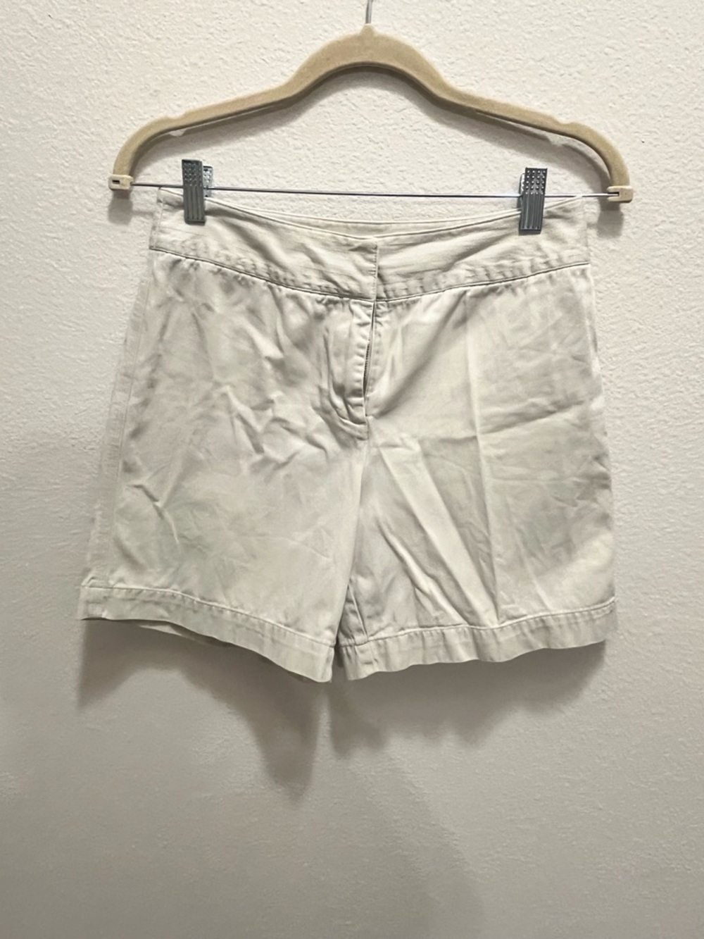 Casual Corner Cream High-Rise Shorts - Picture 2 of 4